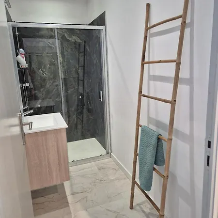 Lejlighed Peaceful 3-room Apartment, Refurbished And Air-conditioned