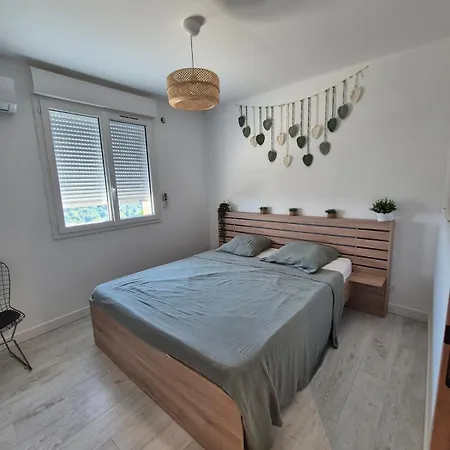 Peaceful 3-room Apartment, Refurbished And Air-conditioned Lejlighed *