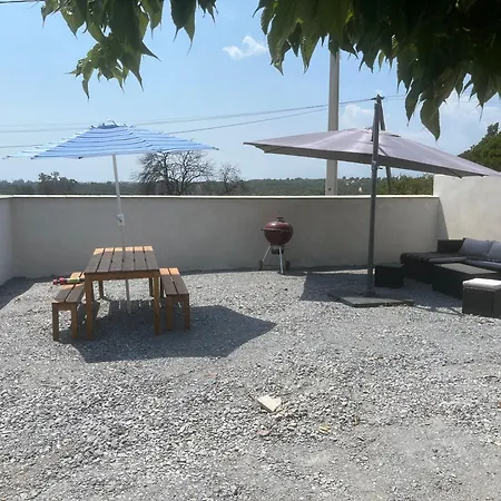 Lejlighed Peaceful 3-room Apartment, Refurbished And Air-conditioned